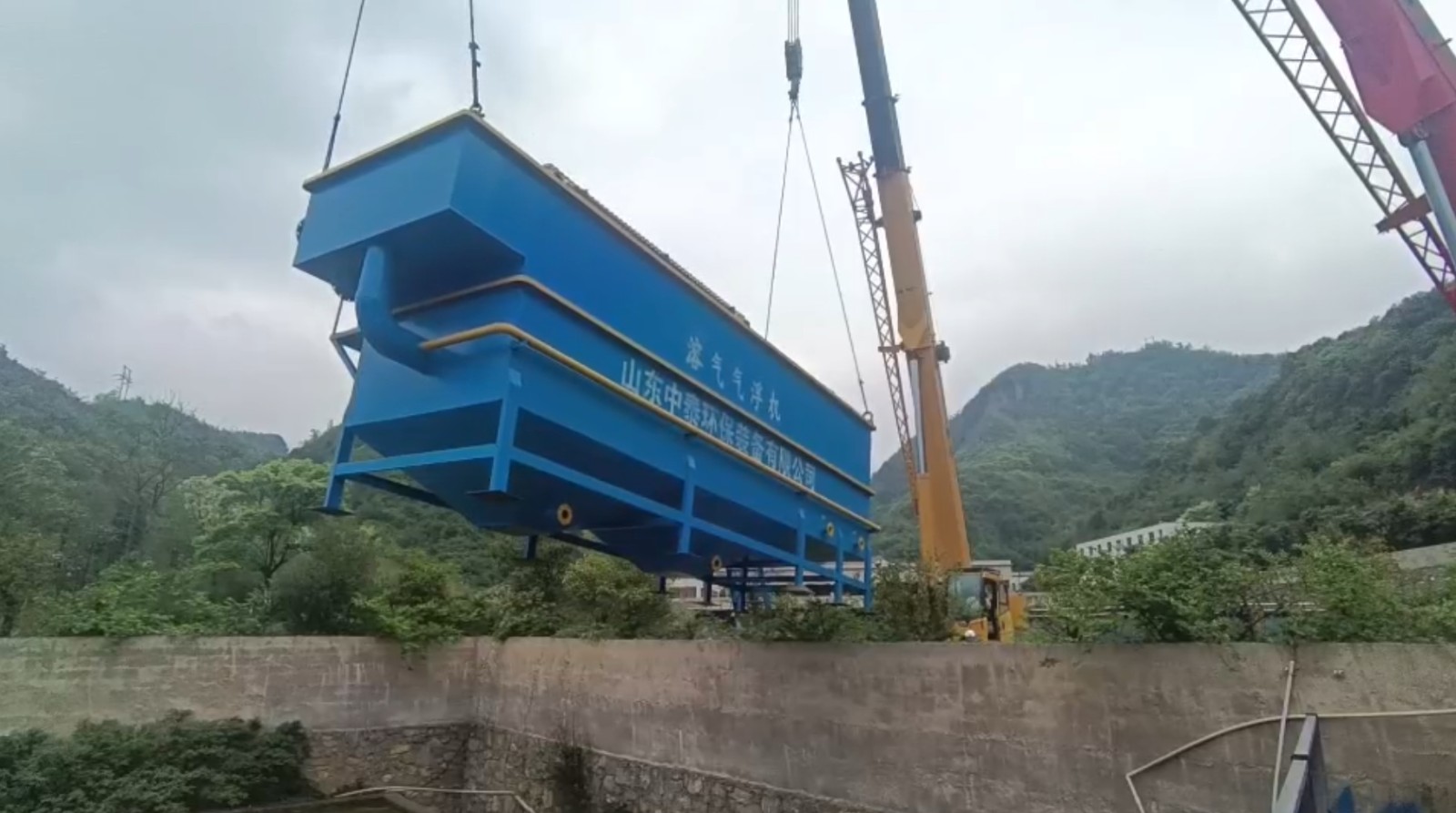 <a href='http://www.danchengba.com/' target='_blank' title='氣浮機(jī)'><strong>氣浮機(jī)</strong></a>，高效<a href='http://www.danchengba.com/' target='_blank' title='氣浮機(jī)'><strong>氣浮機(jī)</strong></a>，溶氣氣浮機(jī)，氣浮機(jī)安裝現(xiàn)場(chǎng)