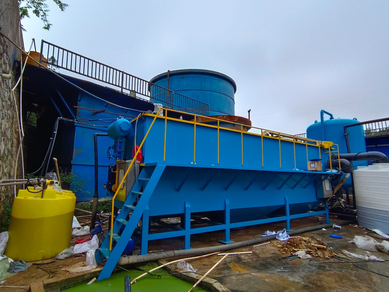 <a href='http://www.danchengba.com/' target='_blank' title='氣浮機(jī)'><strong>氣浮機(jī)</strong></a>，高效<a href='http://www.danchengba.com/' target='_blank' title='氣浮機(jī)'><strong>氣浮機(jī)</strong></a>，溶氣氣浮機(jī)，氣浮機(jī)安裝現(xiàn)場(chǎng)